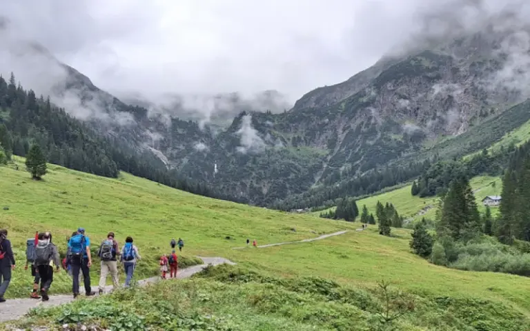 Anreise nach Hirschegg und Wanderung nach Hochkrumbach
