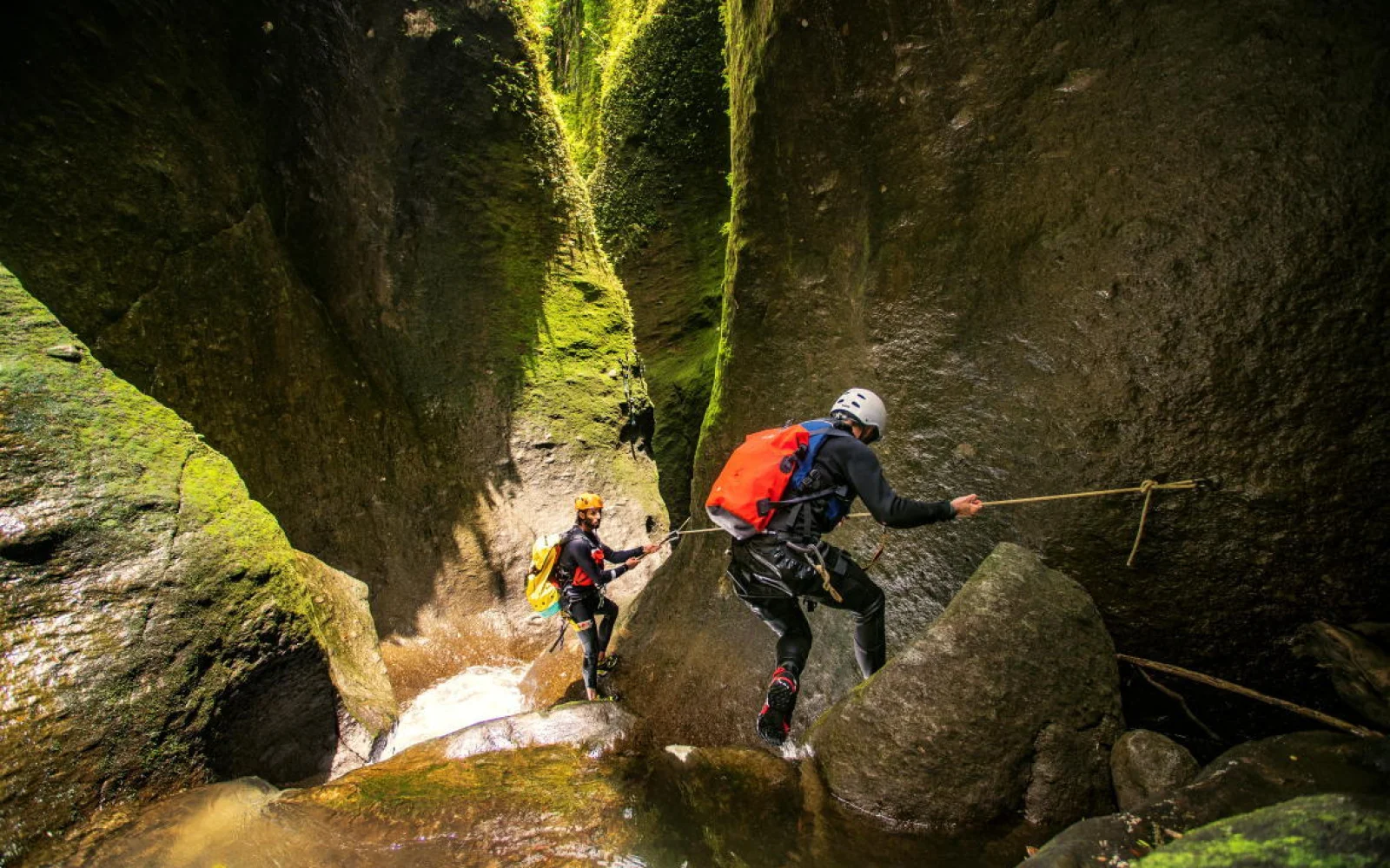 Adrenalin beim Canyonin – Vorkenntnisse sind nicht nötig (Foto: E. Hanson)