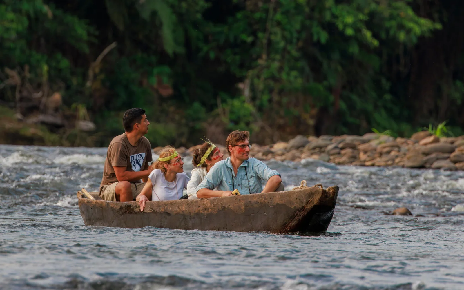 Einbaumbootfahrt, Rafting, Kakao naschen, Besuch bei Einheimischen, das 3-tägige Dschungelprogramm bietet viel Abwechslung