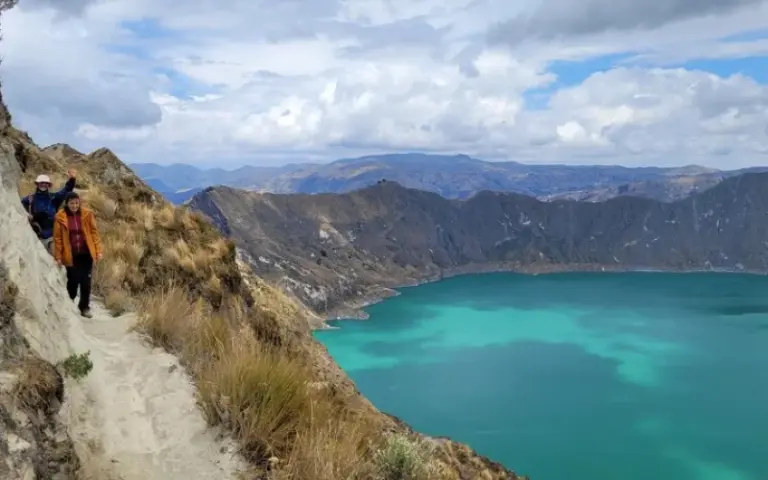Wanderung am imposanten Kratersee Quilotoa und Fahrt nach Baños