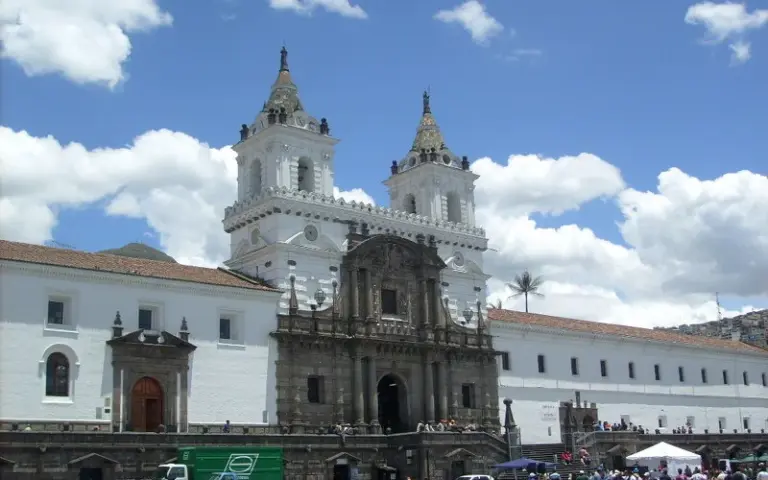 Anreise nach Quito: panoramareicher Landeanflug inklusive