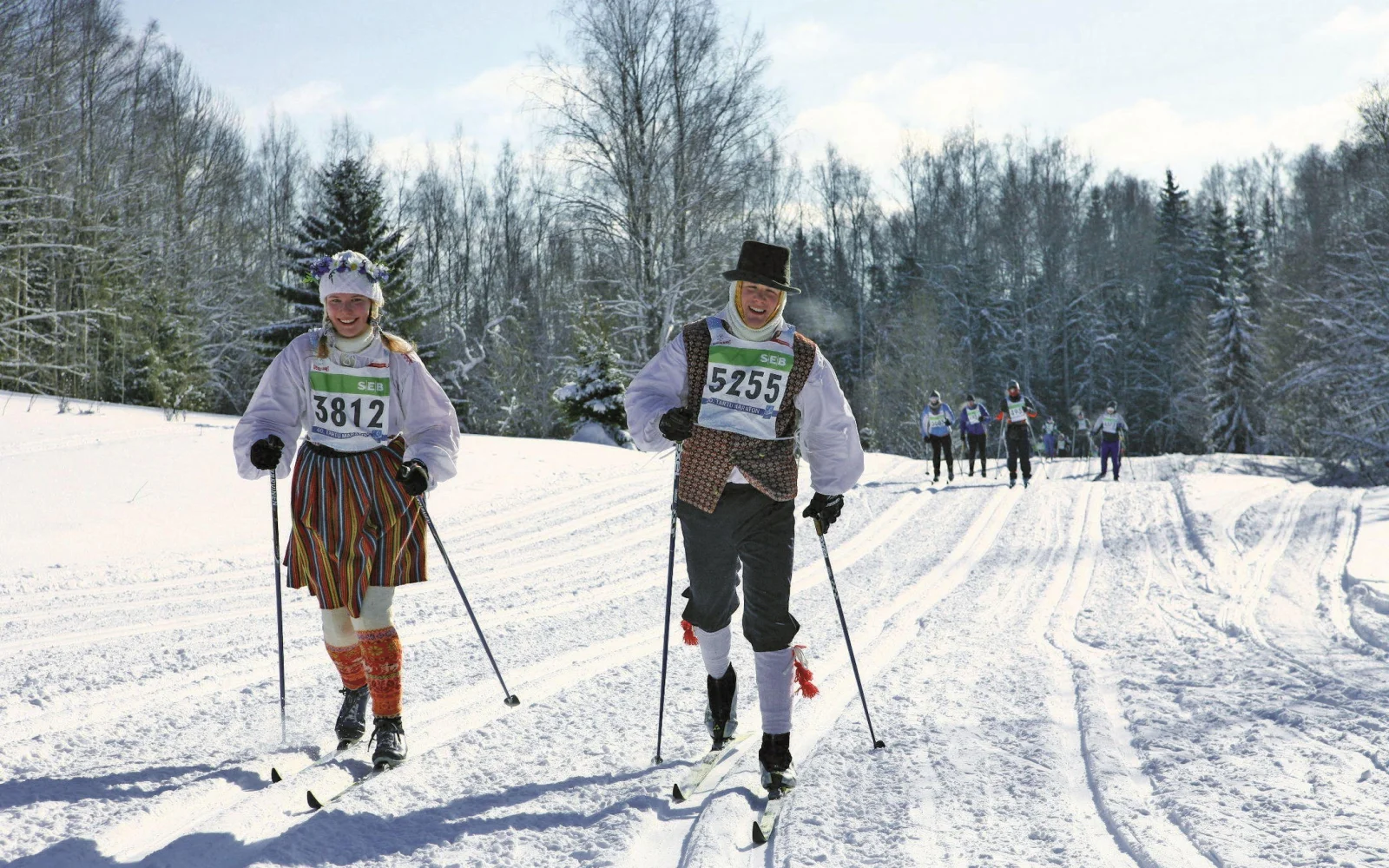 Manch einer mags eher sportlich, andere wiederum in traditioneller Kleidung