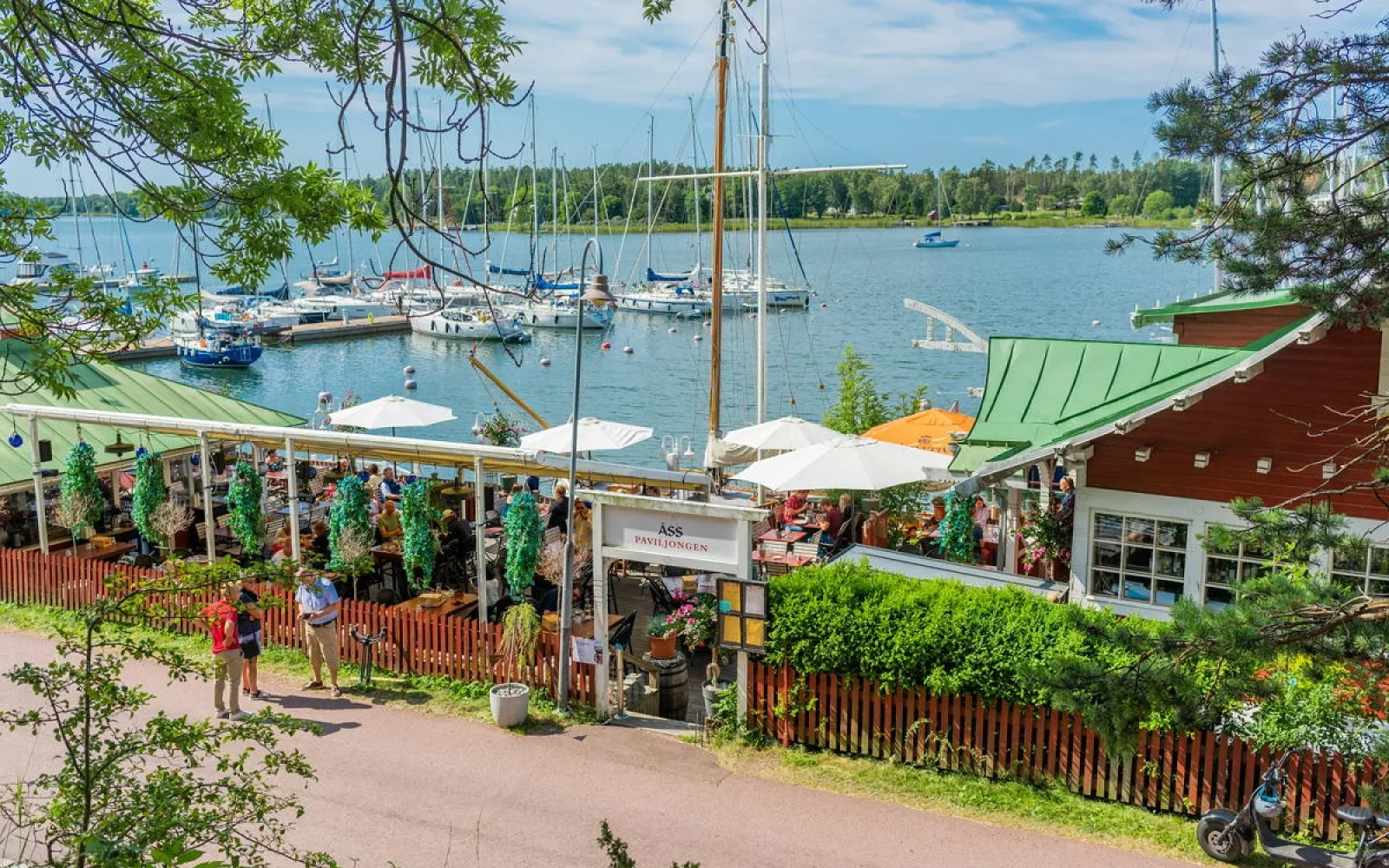 Im Segelpaviljongen essen Sie am Begrüßungsabend in traumhafter Lage.