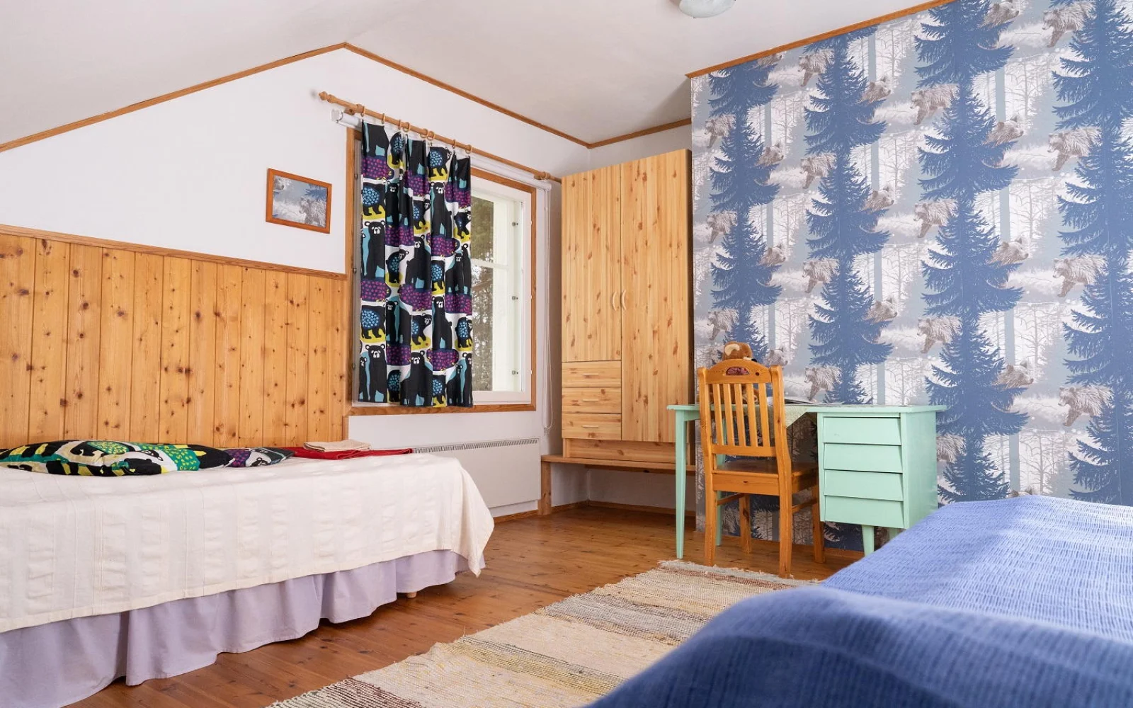 Das Gasthaus verfügt über ein Dutzend gemütliche Zimmer, alle individuell und liebevoll eingerichtet. 