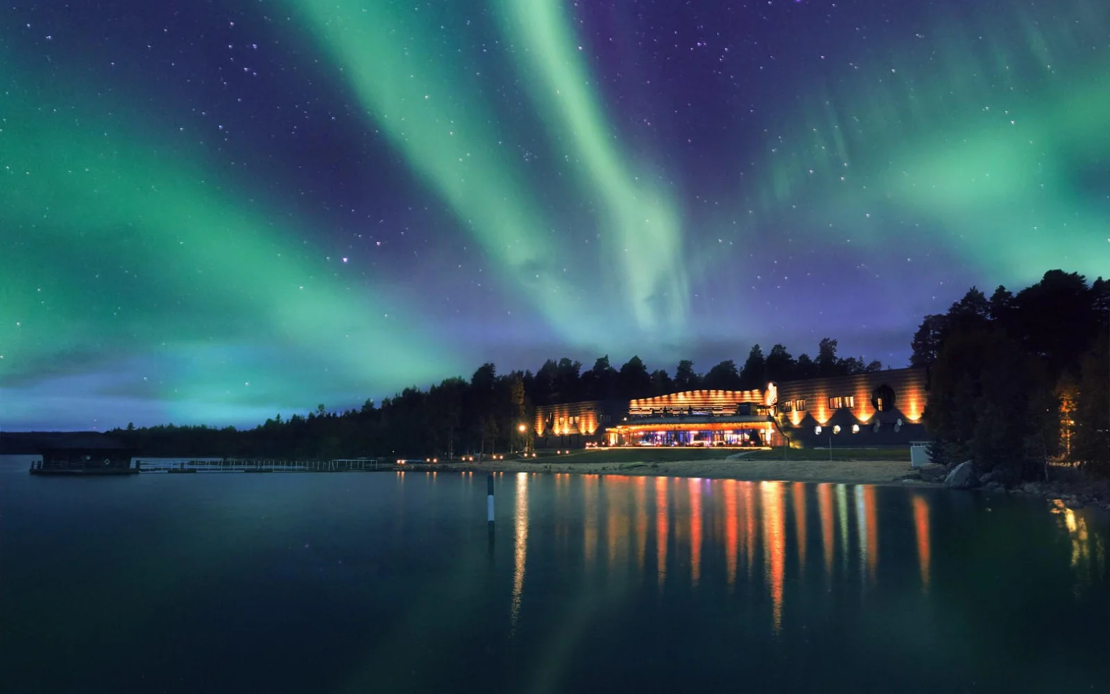 Wir drücken Ihnen die Daumen! Vielleicht klappt es und auch Sie können während Ihrer Winterwoche Nordlichter sichten.