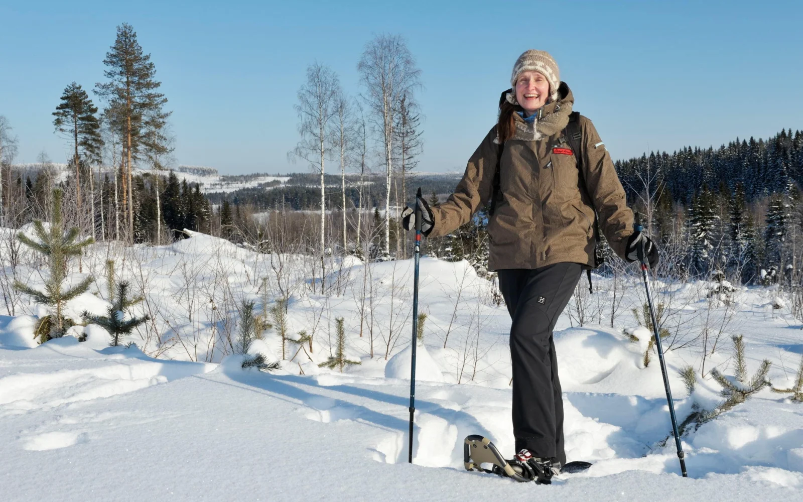 Auf Schneeschuhwanderung mit Reiseleiterin Minna.