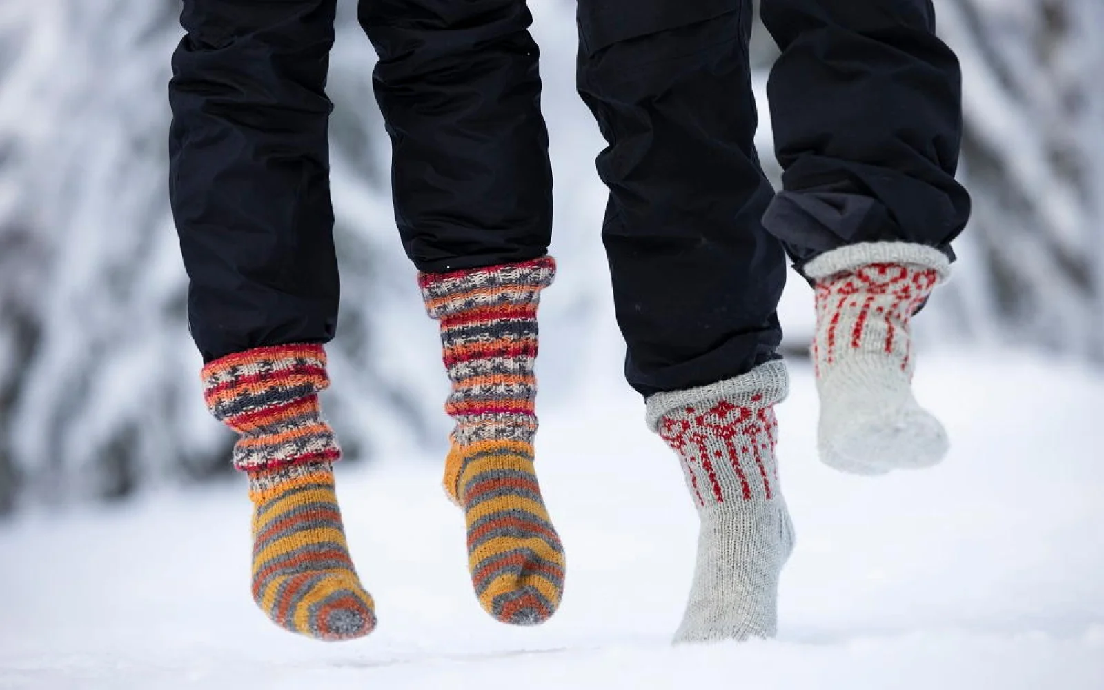 Warme Wollsocken sollten Sie auf jeden Fall im Gepäck haben - es können aber auch handgestrickte, farbenfrohe Exemplare in Minnas kleinem "hand made shop" nachgekauft werden :)