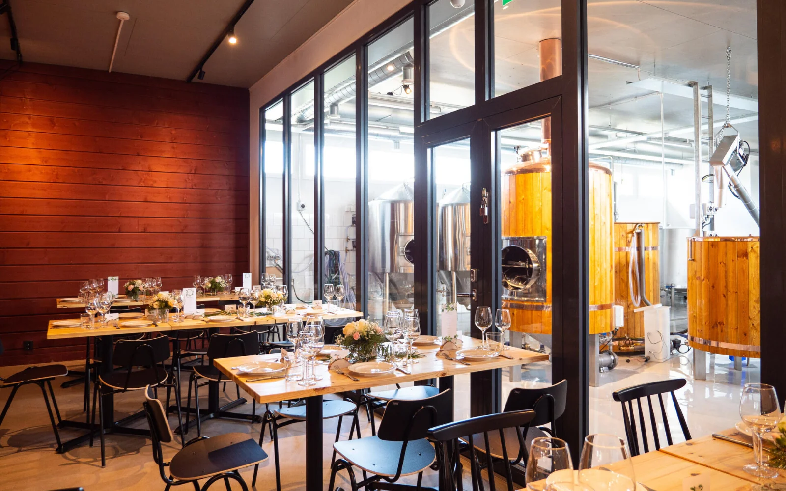 Ihre Unterkunft verfügt über ein eigenes Restaurant – so können Sie ohne lange Wege gemütlich Abendessen.