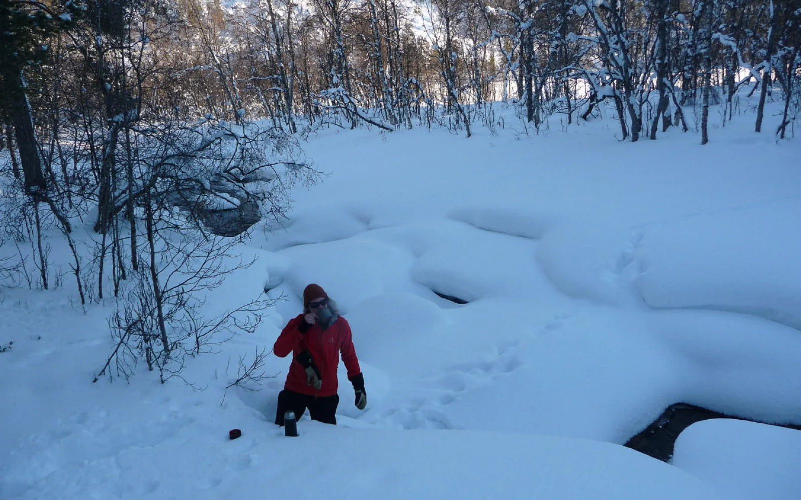 Trinkpause! Wasser ist hier so sauber, dass es direkt aus den Quellen getrunken werden kann – wenn Sie welche unter dem Schnee und Eis finden.