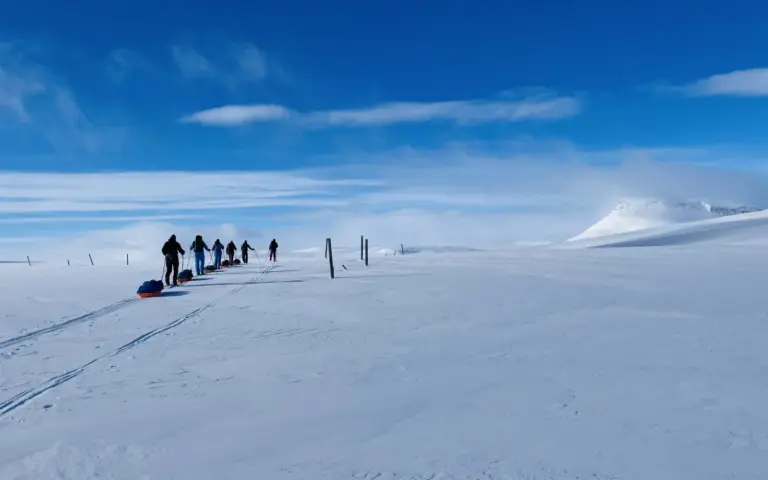 Rechts im Bild der heilige Berg Saana (Foto: Katja Leiteritz)
