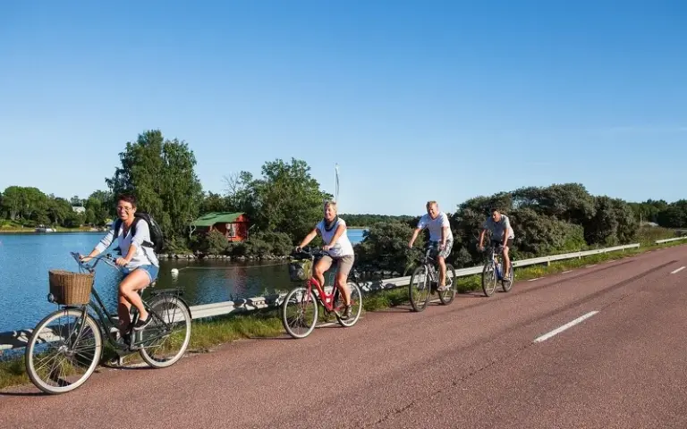 Ausflug zur Sommerhausinsel und Radtour Lemland–Föglö–Sottunga