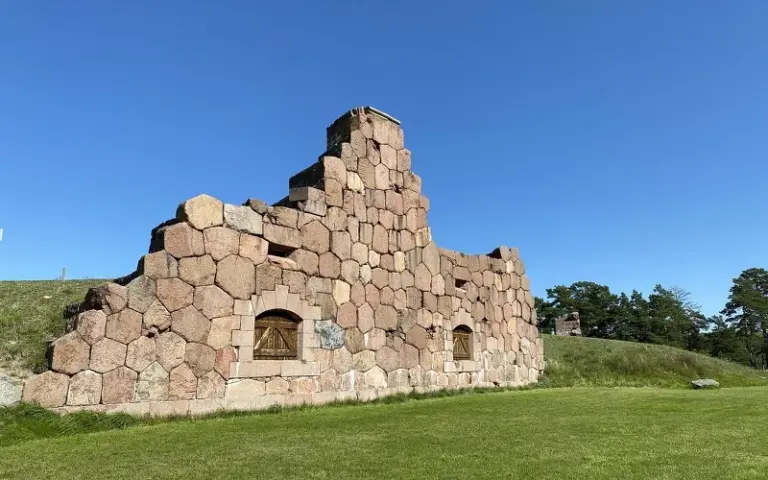 Radeln zwischen Dörfern und Schloß: Vårdö–Bomarsund–Kastelholm–Kvarnbo