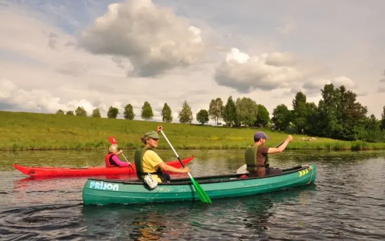 Paddeltour auf ruhigen Flussarmen mit Mittagspause am Lagerfeuer