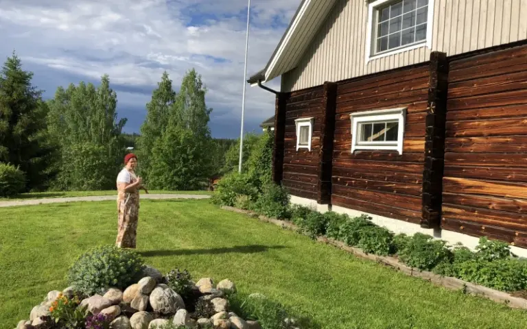 Mit dem Rad ins Gasthaus Puukarin Pysäkki und Blockhaussauna