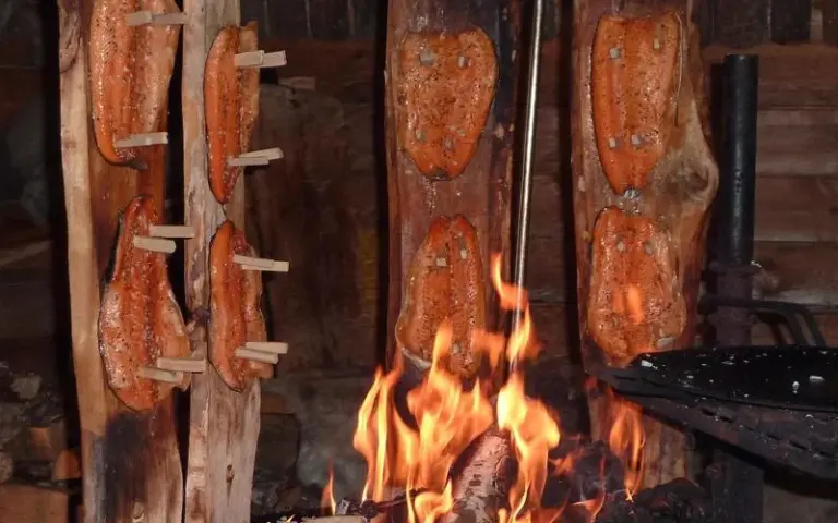 Piroggen-Workshop, Entspannung in der Rauchsauna und Flammlachs