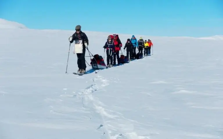 Skiwanderung zur ersten Wildnishütte