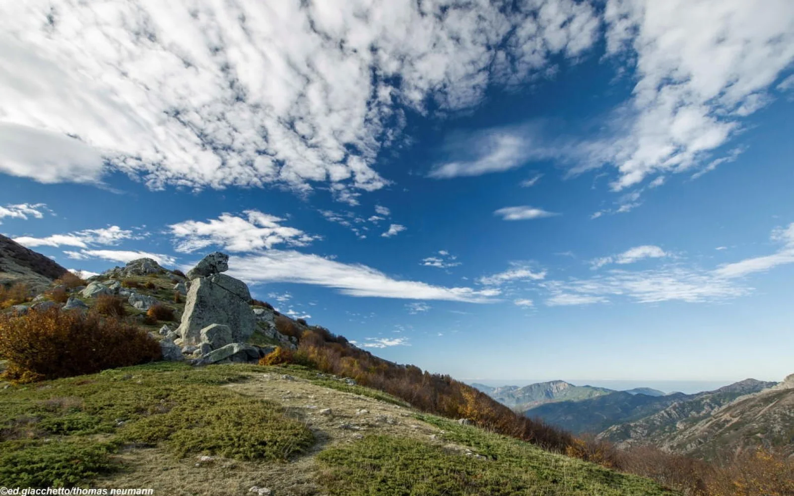 Während der Wanderungen ergeben sich oft traumhafte Aussichten über das korsische Gebirge, wie bei der Wanderung zur Rocher Madonnucia