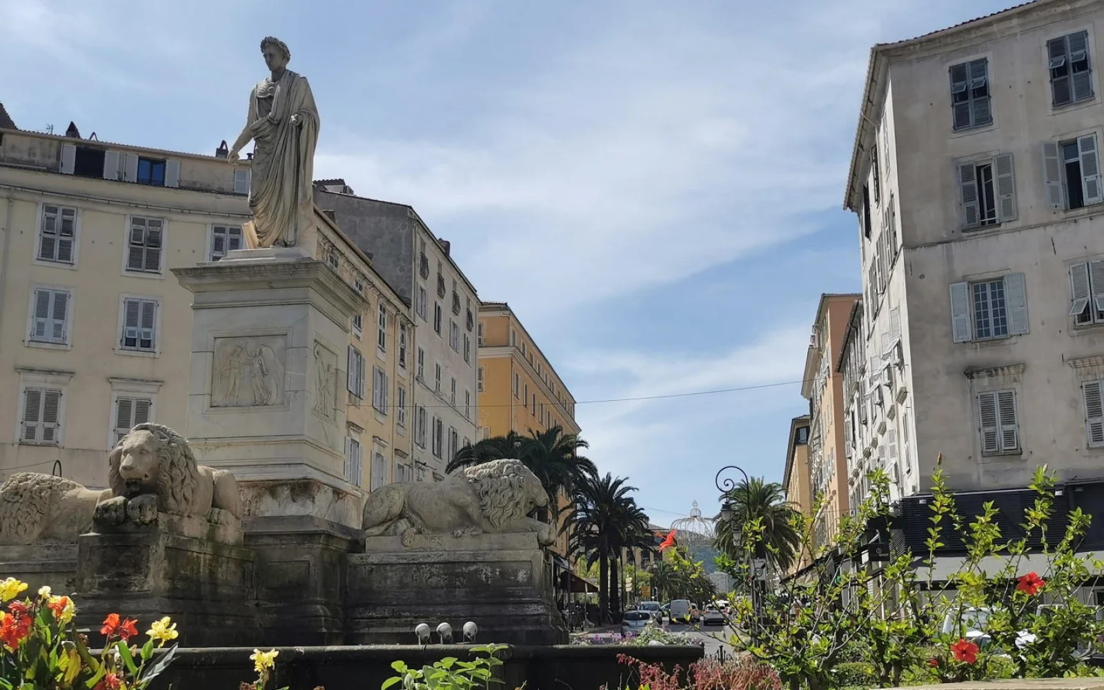 Der Ausflug nach Ajaccio, in Napoleons Geburtsstadt, lädt zum Stadtbummel und Sightseeing ein...