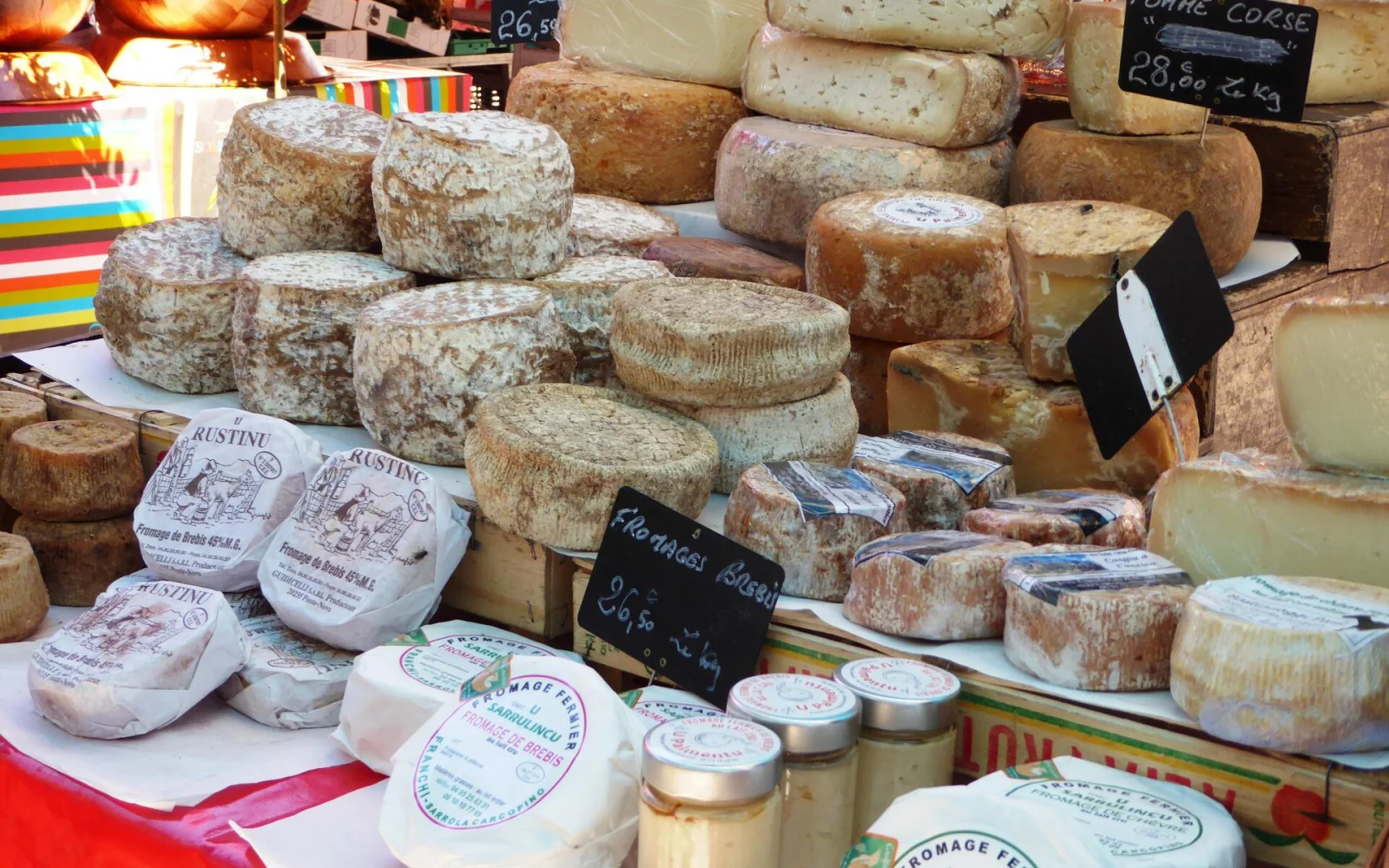 Korsische Spezialitäten auf dem Bauernmarkt in  Île Rousse