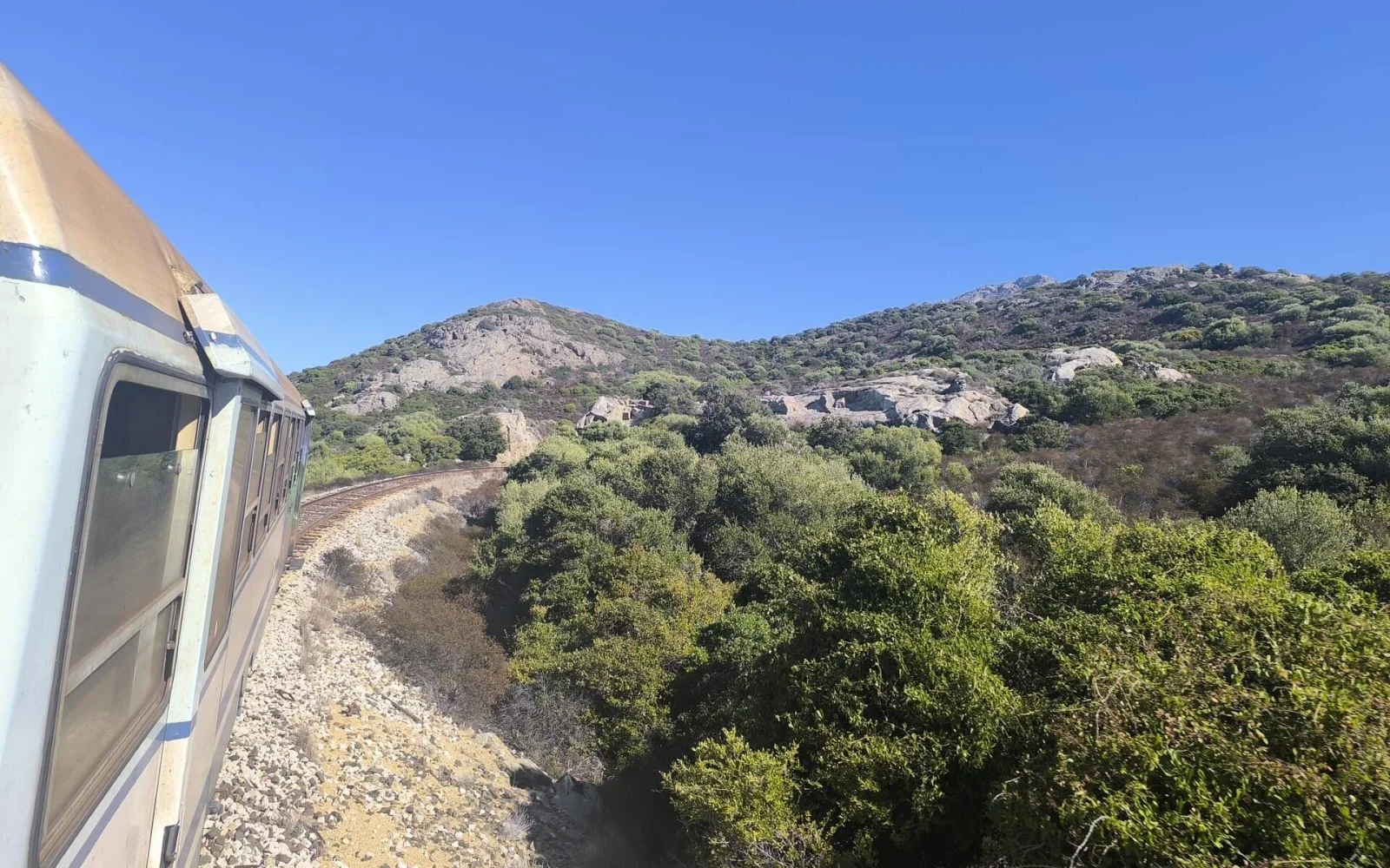 Auch die korsische Eisenbahn bringt Sie an die Ausgangsorte der Wanderungen. Ein Erlebnis der besonderen Art.