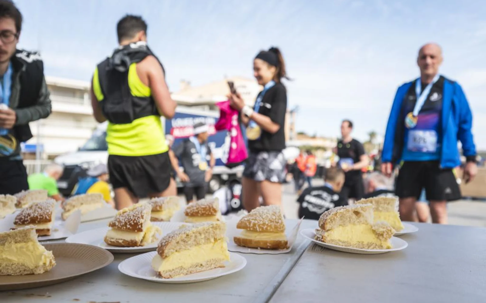 Ein MUSS in Saint-Tropez-die berühmte Kuchenspezialität Tarte Tropezienne 