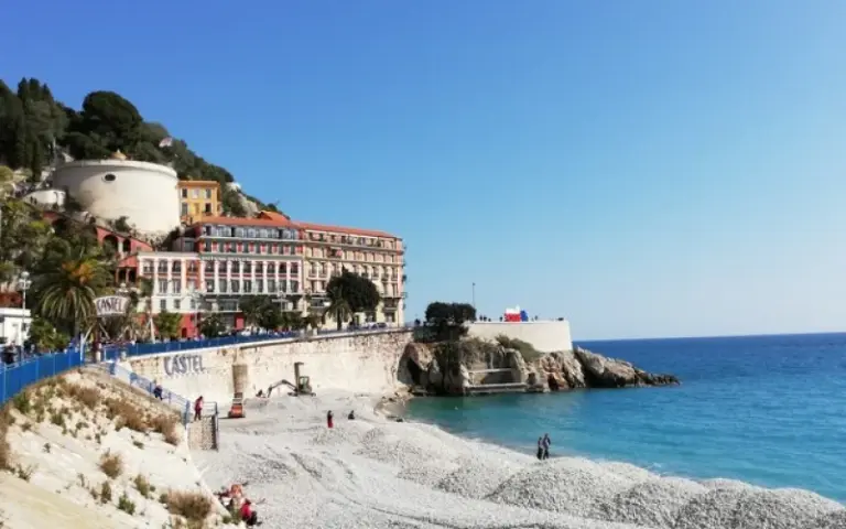 Anreise nach Nizza und geführte Citytour am Nachmittag