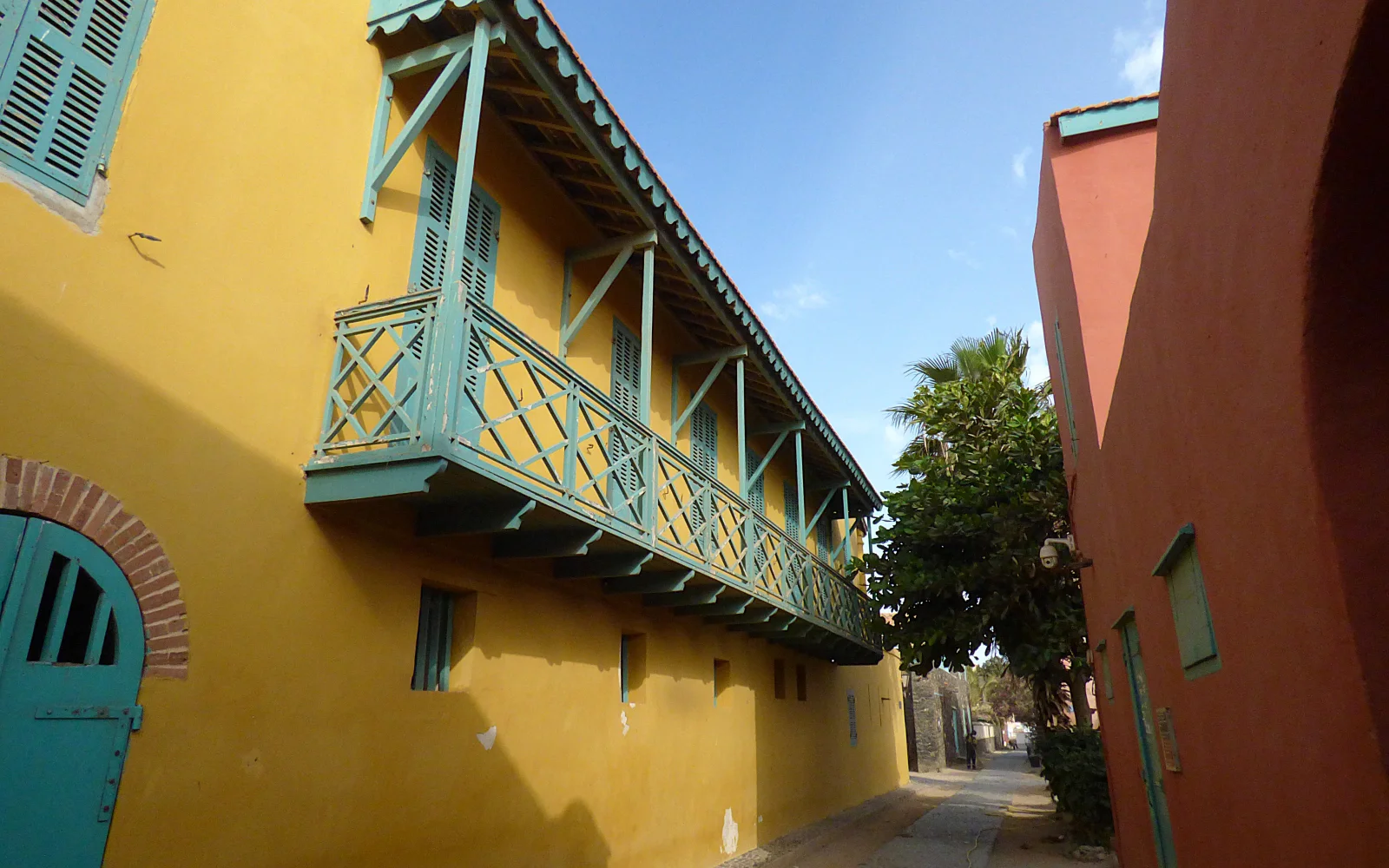 Straße am Sklavenhaus auf Gorée – stille Zeugin bewegter Geschichte