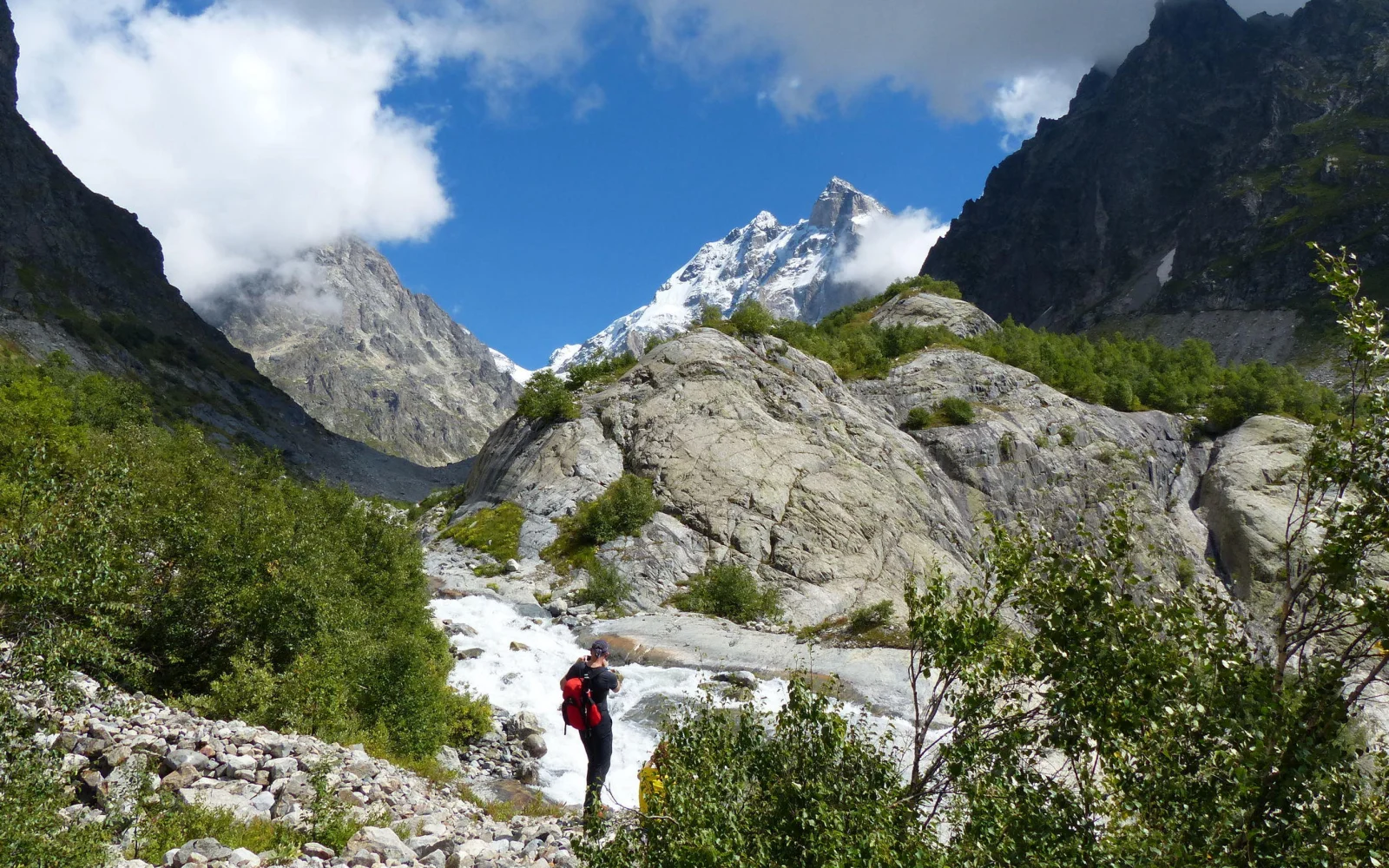 Wanderung zum Tschalaadi-Gletscher mit Blick auf die Ushba-Spitze