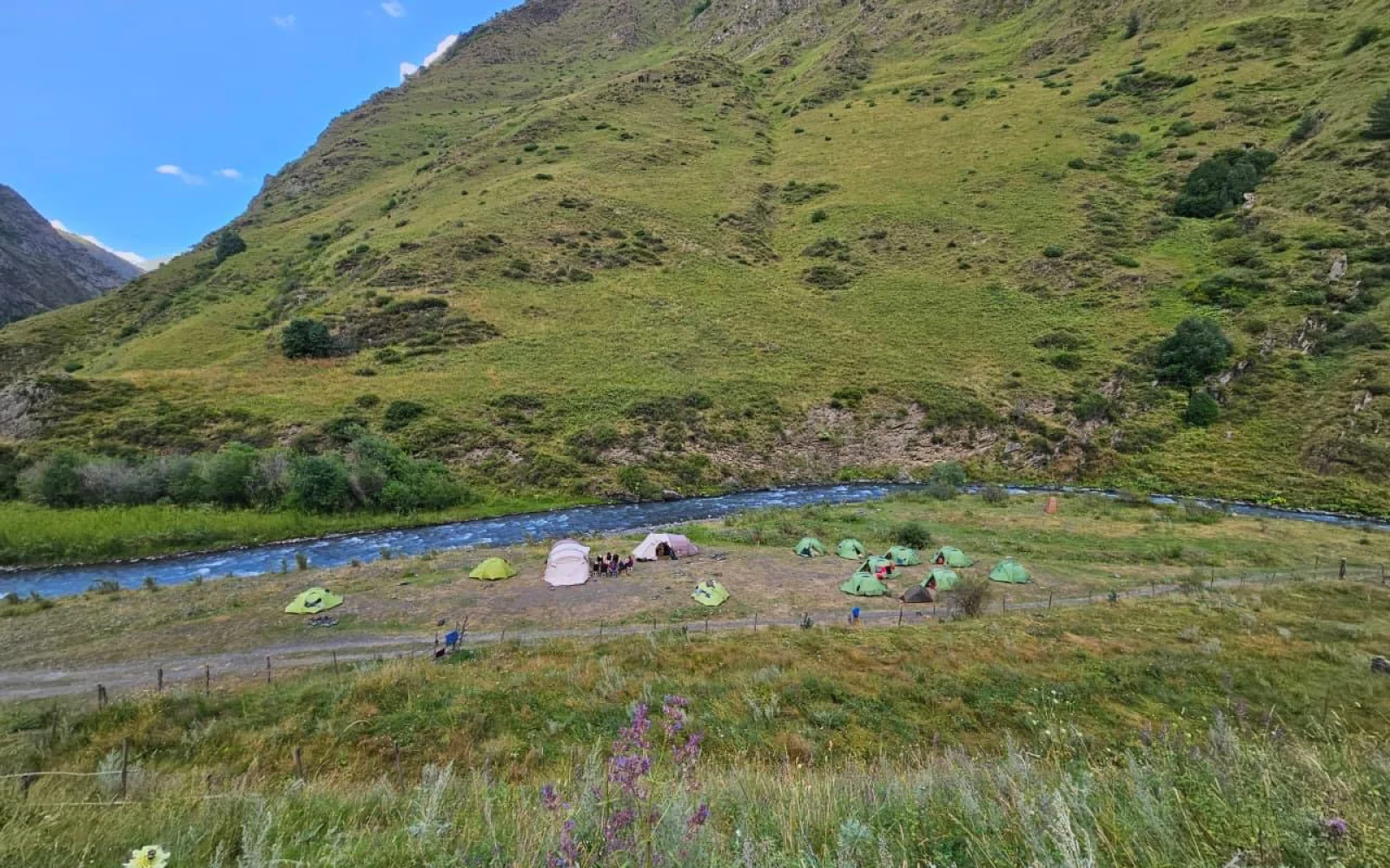 Zeltplätze in Flussnähe ein fester Bestandteil unserer Route