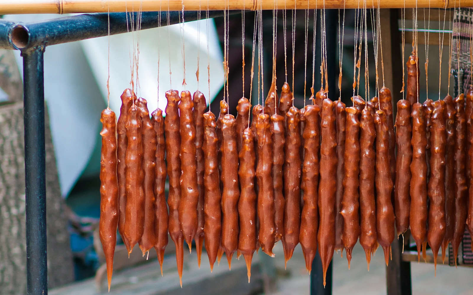 Gemeinsam zubereitet – Tschurtschchela aus Nüssen und Traubensaft
