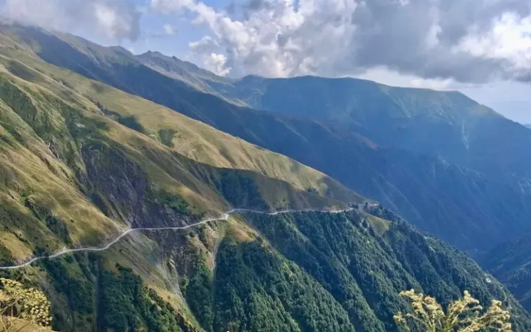 Überquerung des Atsunta-Pass nach Tuschetien