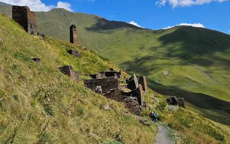 Mit dem Jeep von Tuschetien in das Weinanbaugebiet Kachetien