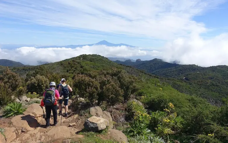Über dem Wolkenmeer der höchste Berg Spaniens, der Teide. Foto: S. Heitmann