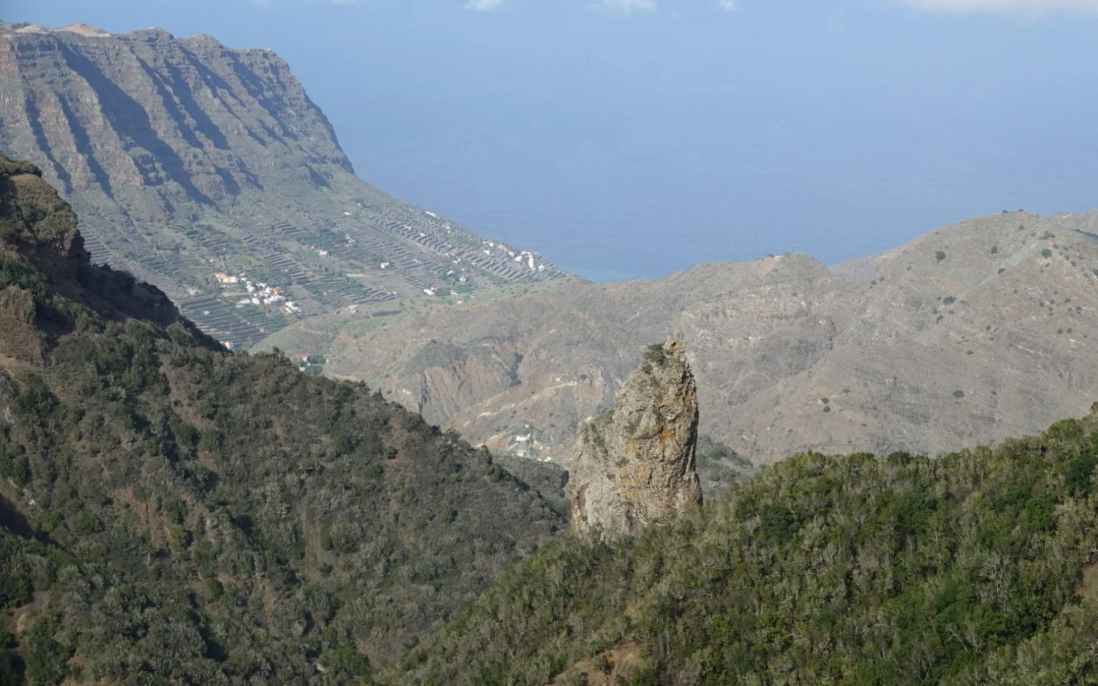 Alte Vulkanschlote prägen die Landschaft La Gomeras
