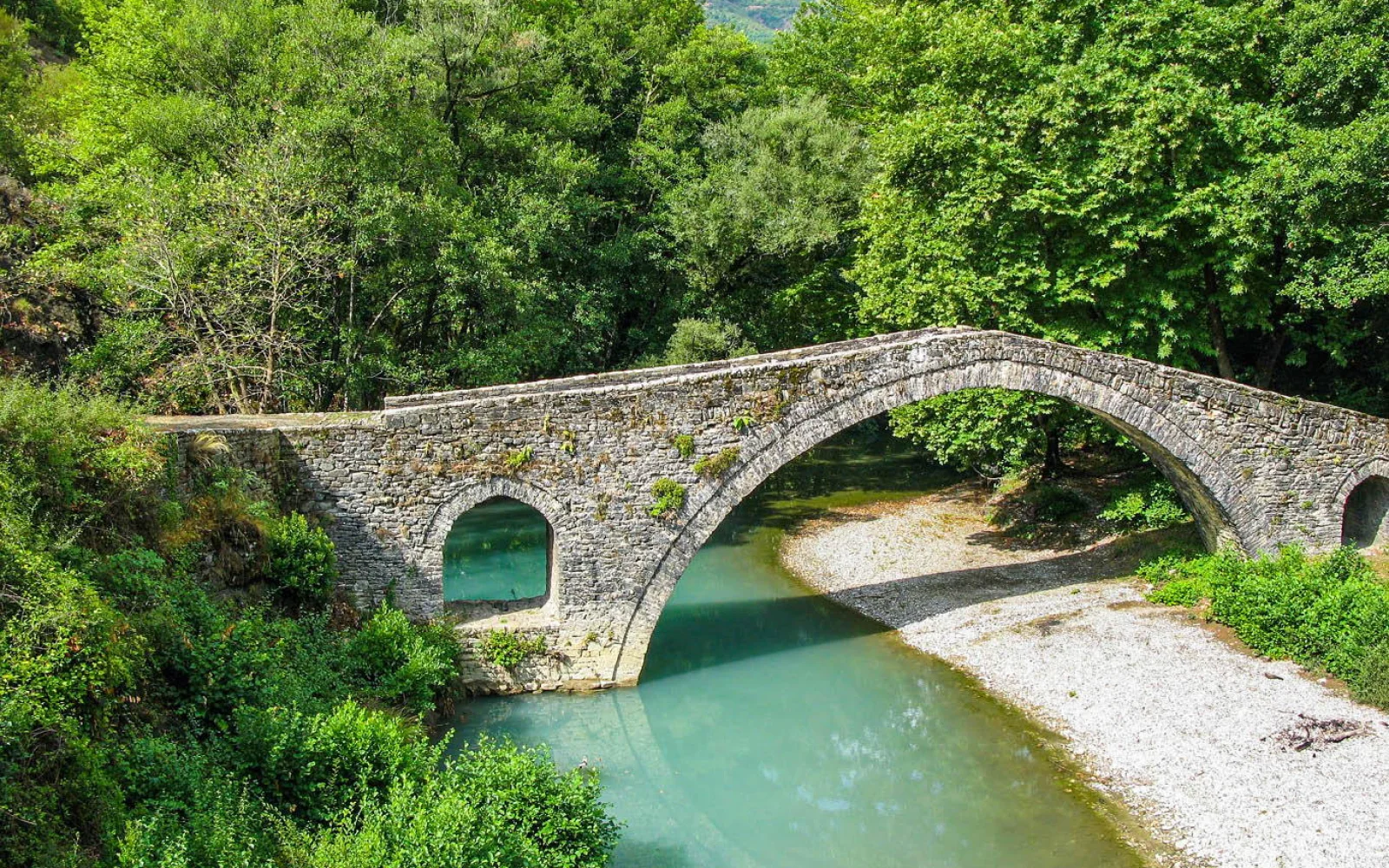 Die Region Zagori ist bekannt für ihre Steinbogenbrücken 