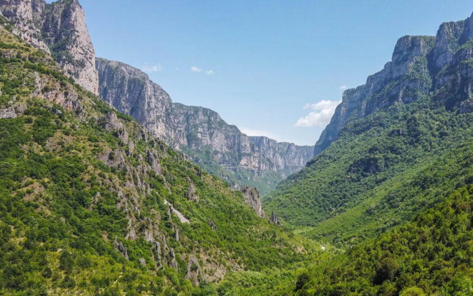 Eindrucksvolle Wanderung durch die tiefste Schlucht Vikos im Pindosgebirge