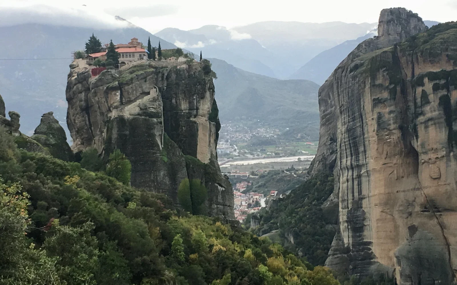 Die anmutigen Felsenklöster von Metéora