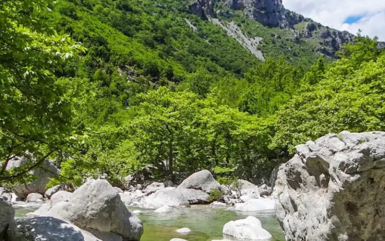 Wanderung durch die tiefste aller Schluchten, die Vikos-Schlucht