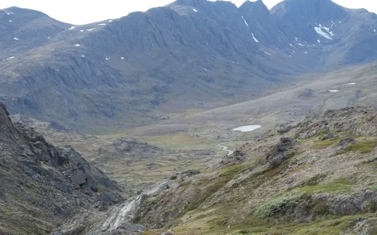 Über  die letzte Bergkette nach Sisimiut