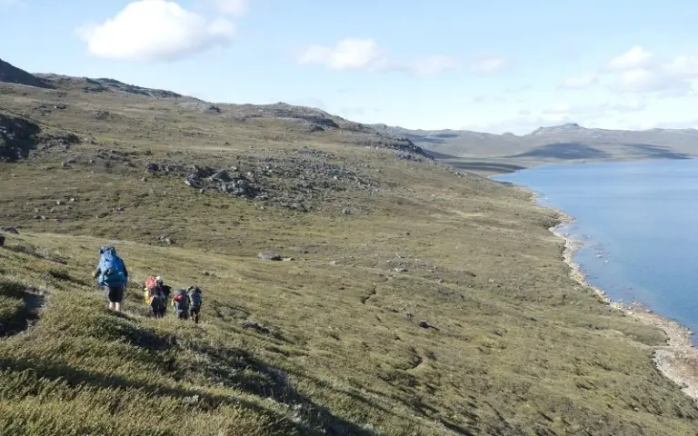 Entlang des Südufers des Amitsorsuaq-Sees