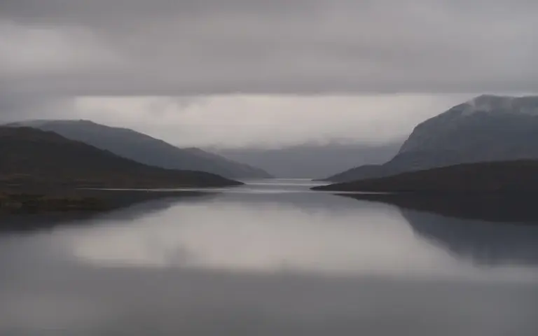 Zum feinen Sandstrand am Tasersuaq-See