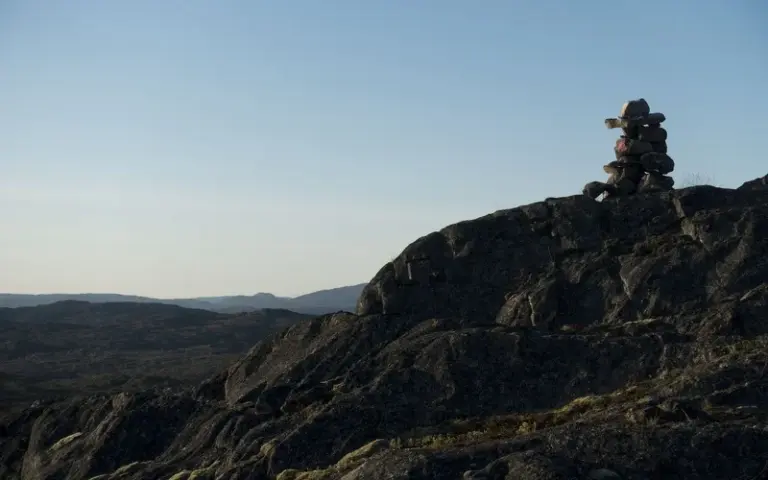 Aufstieg zum Hochplateau mit Blick auf den Berg Pingu