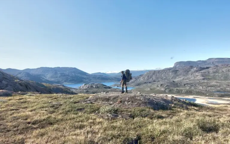 Entlang von Uferlinien bis zur Innajuattoq-Hütte