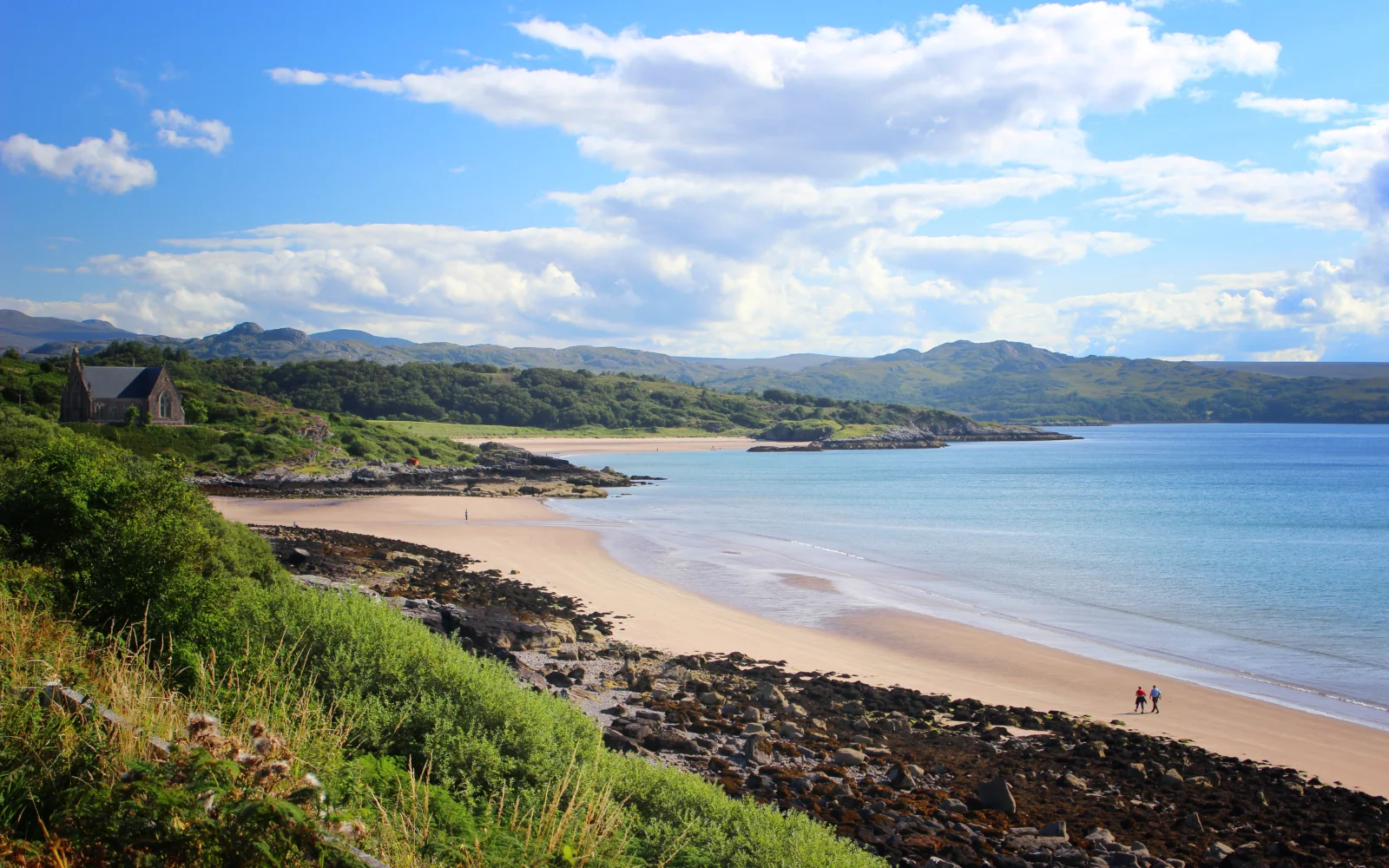Der wunderschöne Strand von Gairloch lockt zu Spaziergängen.