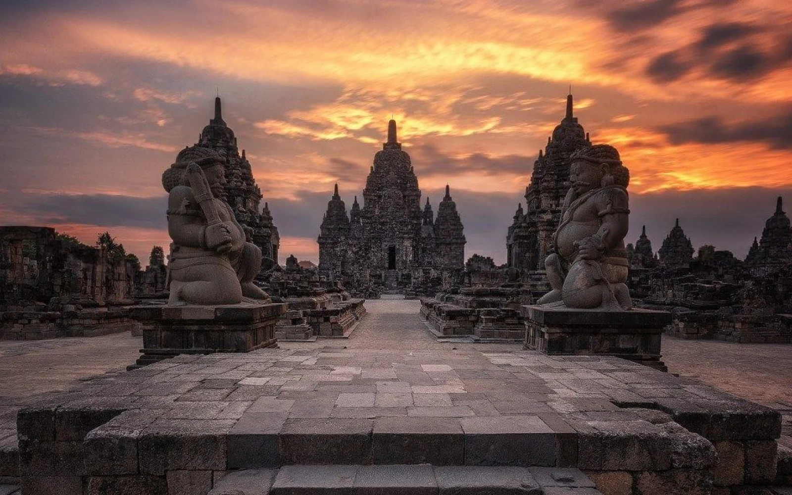 Seit weit über 1.000 Jahren wartet der Candi Sewu Tempel auf Ihren Besuch