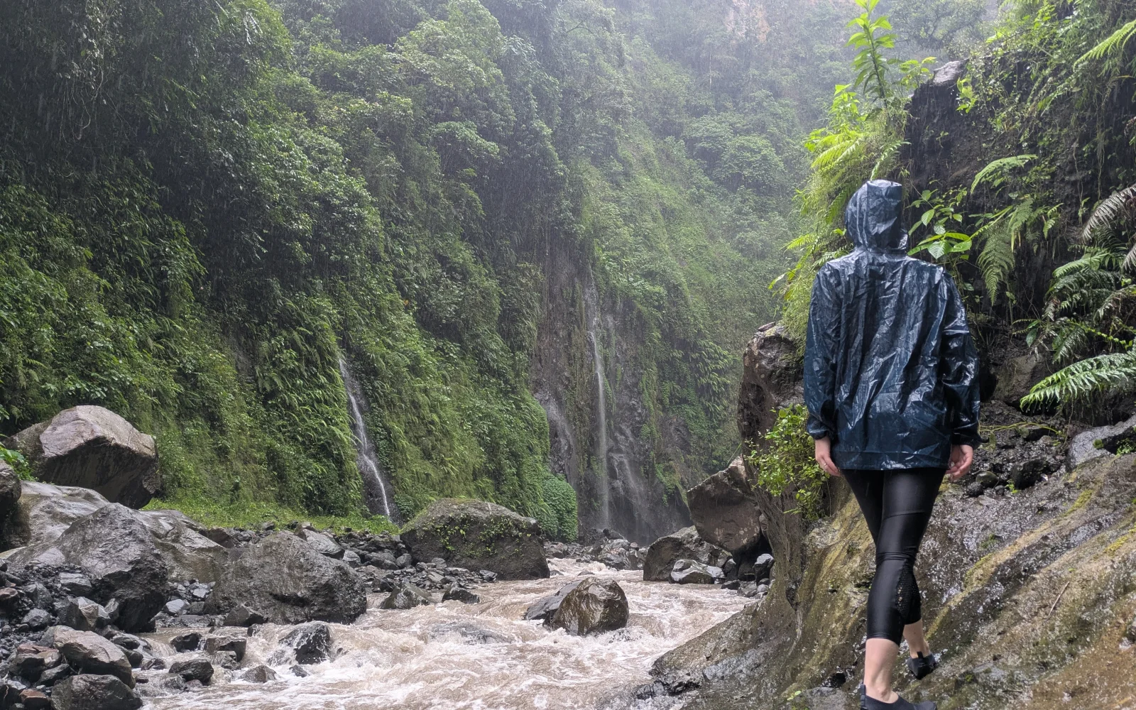 Wandern in Indonesiens satter Natur