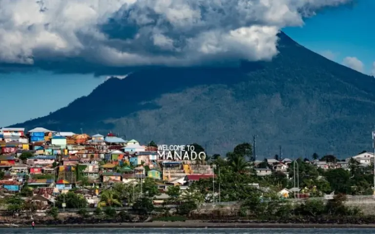 Anreise nach Manado (Sulawesi) und Fahrt zur Insel Bunaken