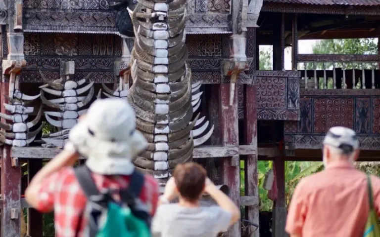 Wanderungen und Kultur des Hochlandvolkes der Toraja 