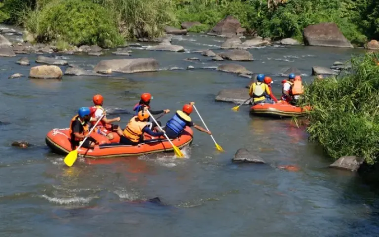 Wildwasser-Rafting bei Tondano
