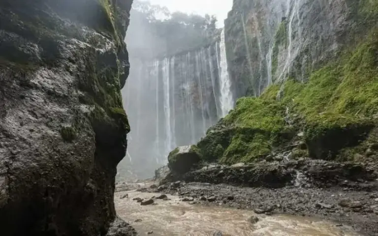 Naturschauspiel der Wasserfälle